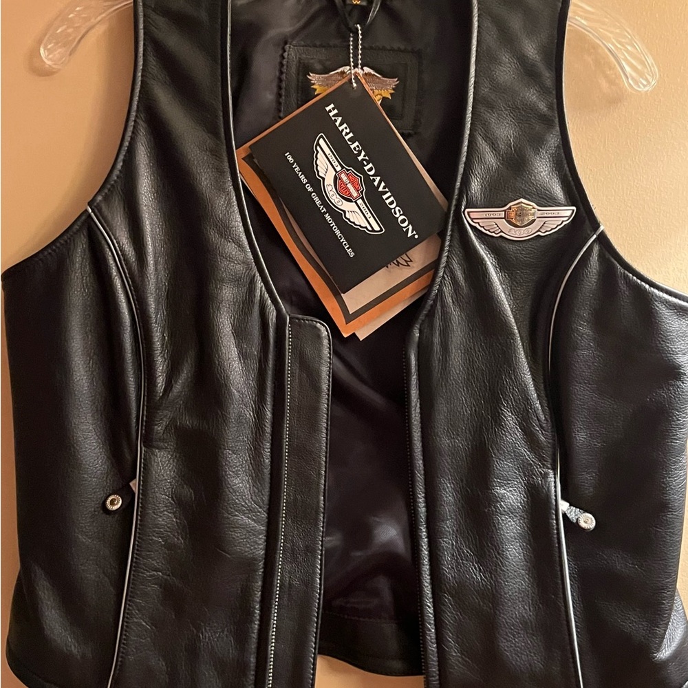NWT Women’s Harley-Davidson 100th Anniv leather vest NEW VTG/collectible *offer*